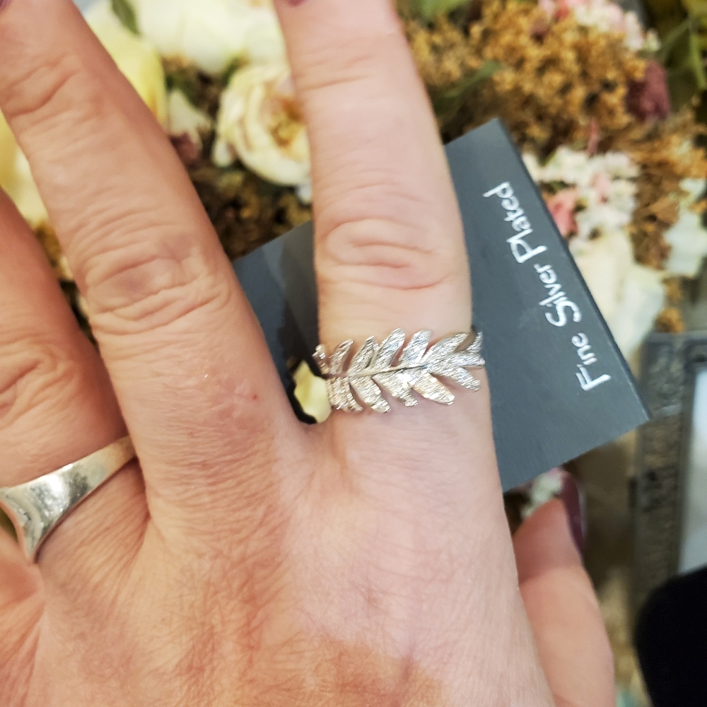 NWT SWAROVSKI CRYSTAL LEAF RING BY ELEMENTS 925 Plated - Picture 2 of 7
